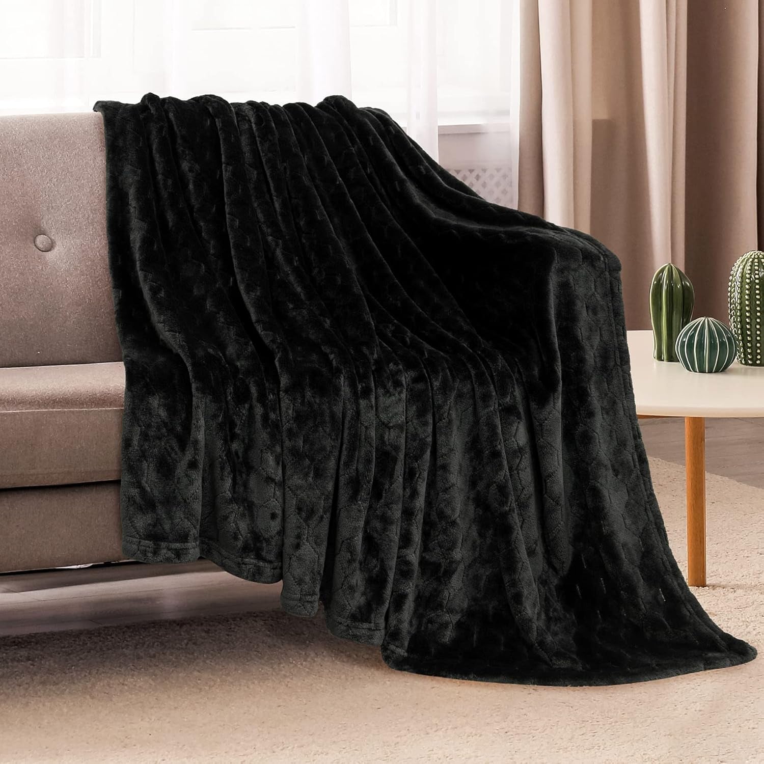 Fleece Blanket Fuzzy Plush Throw Blanket 50" X 60", Super Soft Fluffy Bed Blanket Geometric Pattern Comfy Microfiber Flannel Blankets for Couch, Bed, Sofa, Black