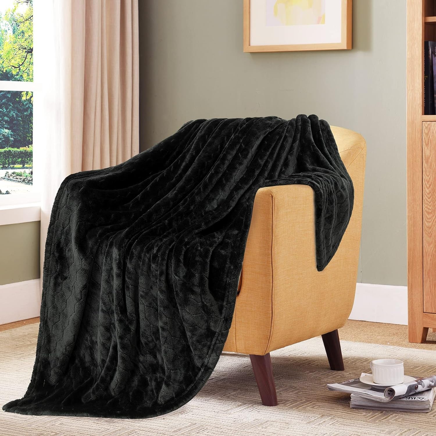 Fleece Blanket Fuzzy Plush Throw Blanket 50" X 60", Super Soft Fluffy Bed Blanket Geometric Pattern Comfy Microfiber Flannel Blankets for Couch, Bed, Sofa, Black