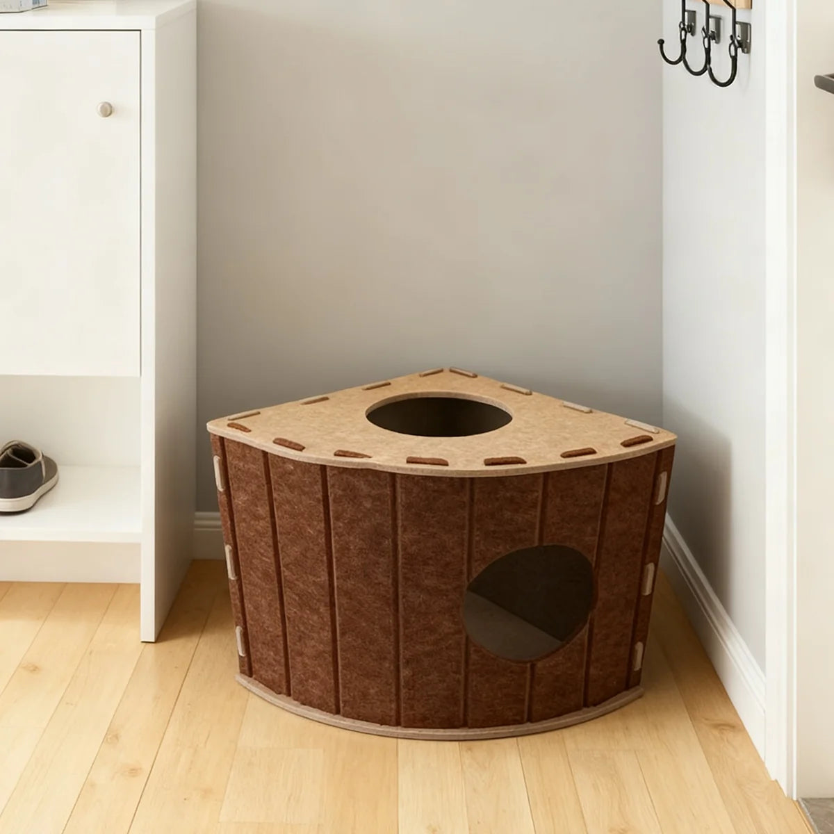 Four-Season Felt Fan-Shaped Cat Villa, Enclosed Large Scratch-Resistant Calming Pet Bed, Warm Deep Sleep Cat House for Multi-Cat Families Indoor Use